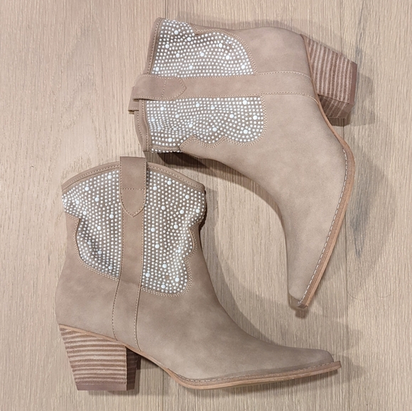 Oasis Society Shoes - Elegant Beige Ankle Boots with Rhinestone Detail